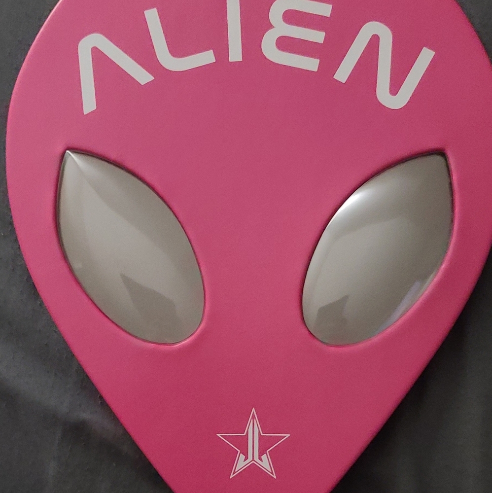 *Discontinued* Jeffree Star Alien Palette